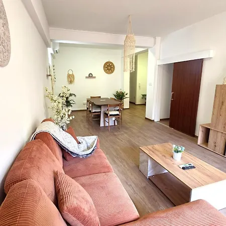 Steps To - Modern With 1gb Wi-fi לרנקה
