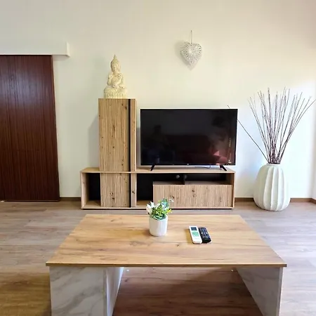 Steps To - Modern With 1gb Wi-fi Larnaca